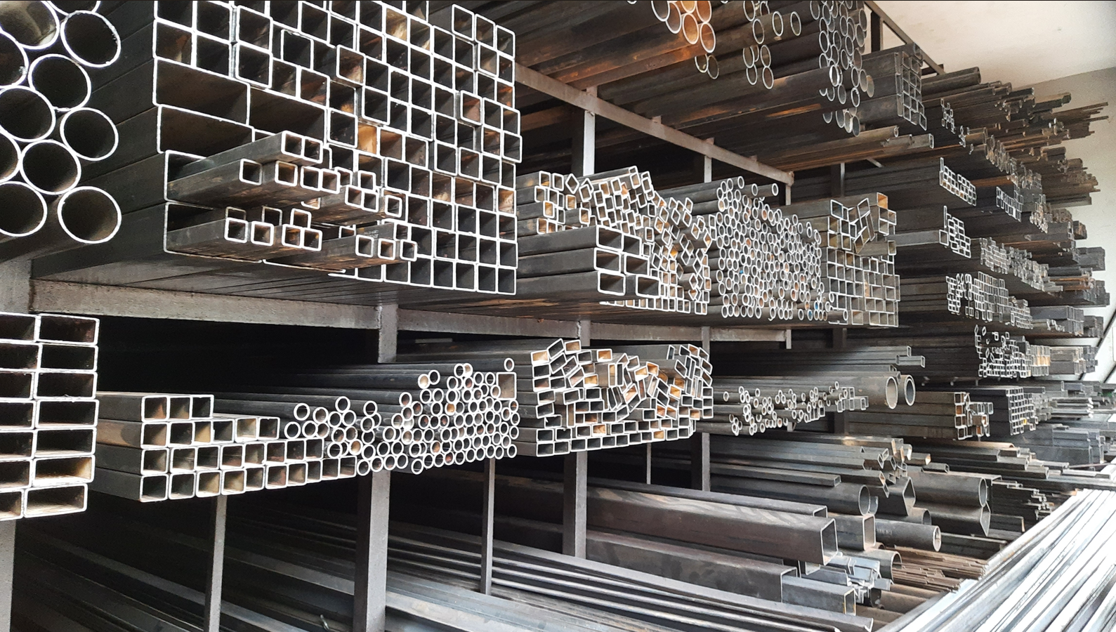 MS vs SS Racks – Pros, Cons & Use Cases